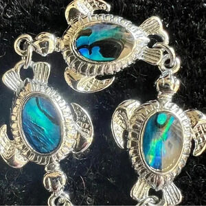 St. John Women’s SJ Sea Turtle Bracelet Chain Link Clasp Turtle ABALONE …